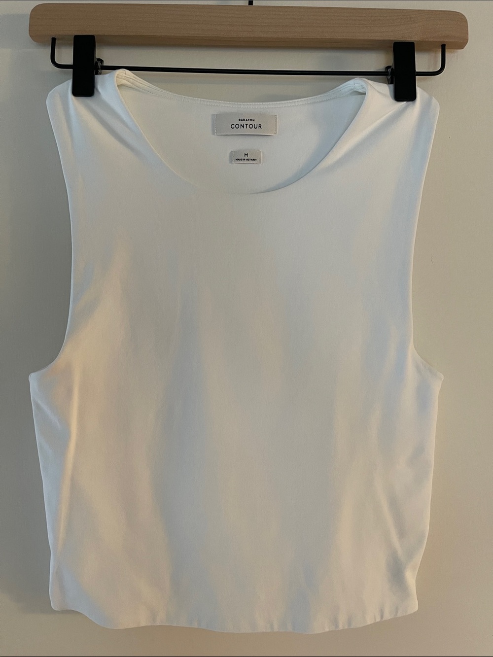 Aritzia Babaton Contemporary Contour White Sleeveless Women's Top